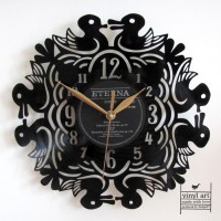 Kačenky: hodiny vyřezané z vinylové desky